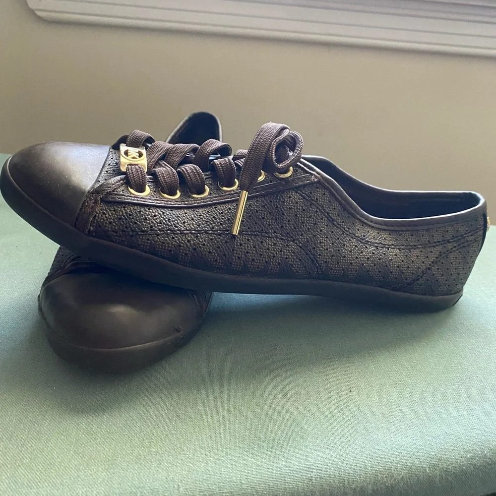 Michael Kors - Picture 2 of 2